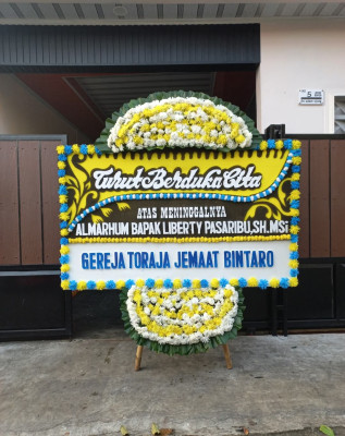 Papan Bunga Duka di Abian Tubuh Baru